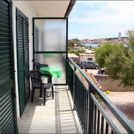 Waterfront Тисно