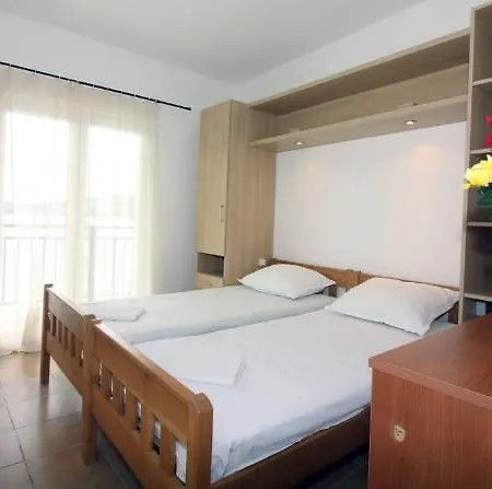 Апартаменты Waterfront Тисно