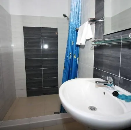 Waterfront Тисно