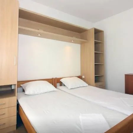 Waterfront Тисно