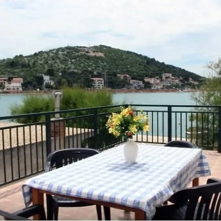 Apartment Waterfront Tisno